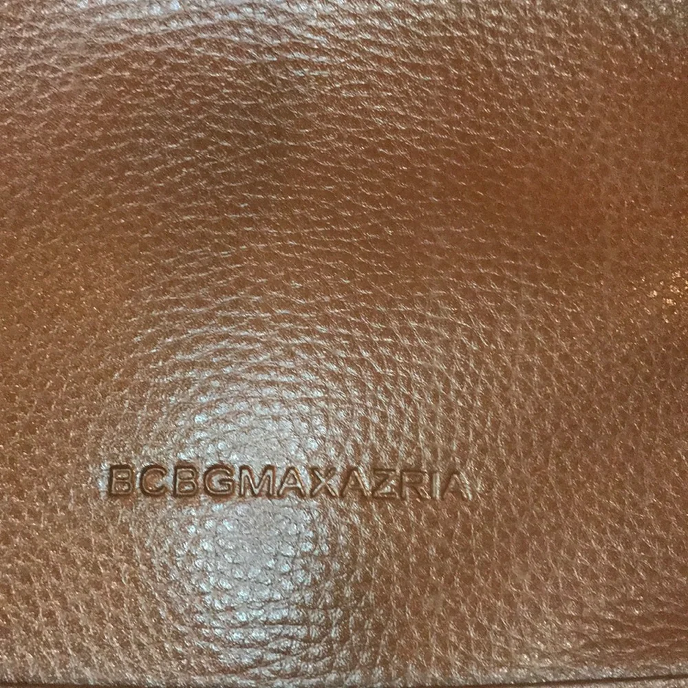Y2K style BCBG MaxAzria brown pebble medium leather purse